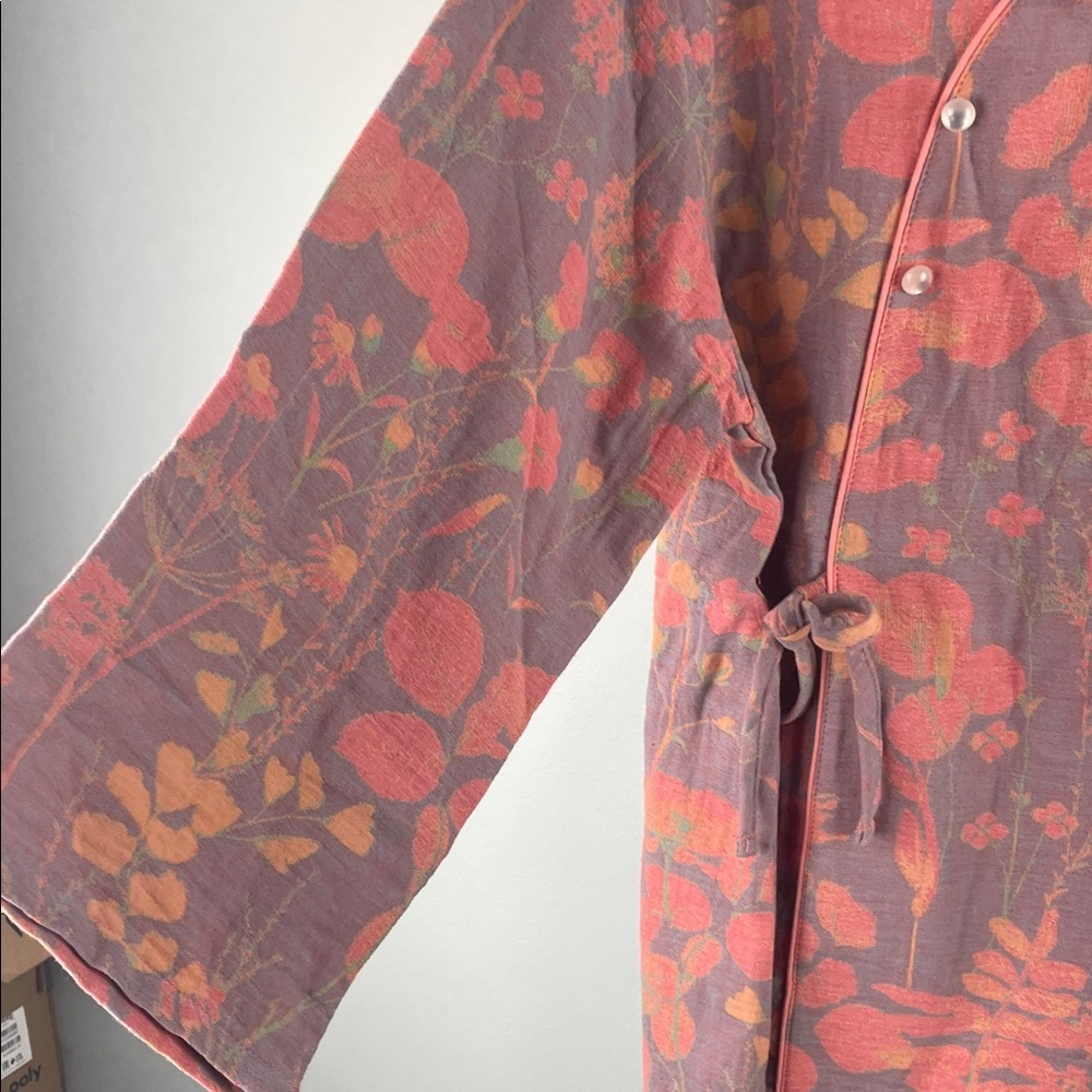 Floral Wrap-Style Wide Sleeve Top in Coral Pink Size L - Picture 7 of 12